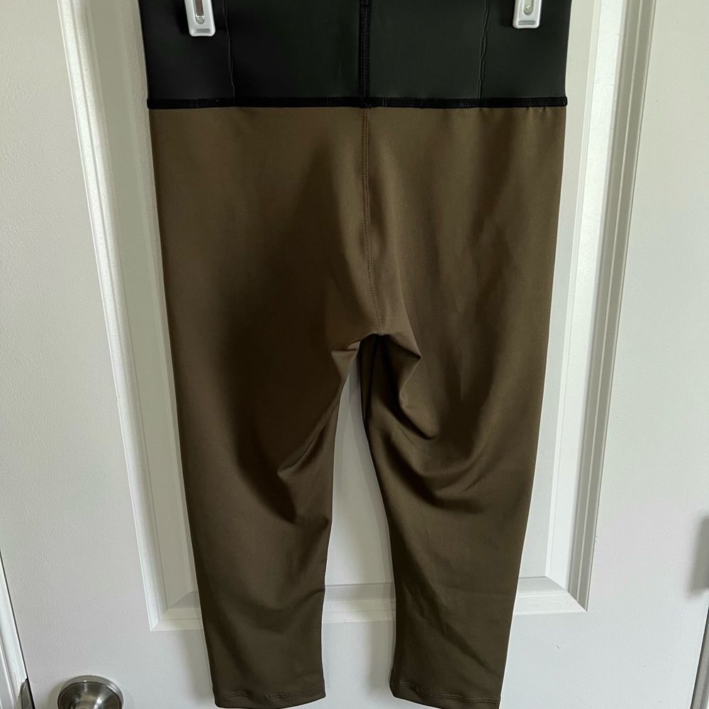 NWT Olympia Activewear Kore Neo Cropped Leggings, Army Green. Size P (0-2) - Picture 3 of 11
